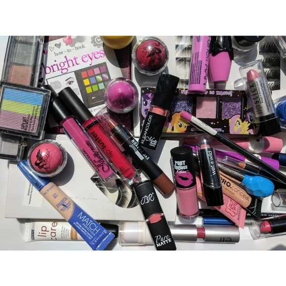Makeup Bundle! - Picture 3 of 6
